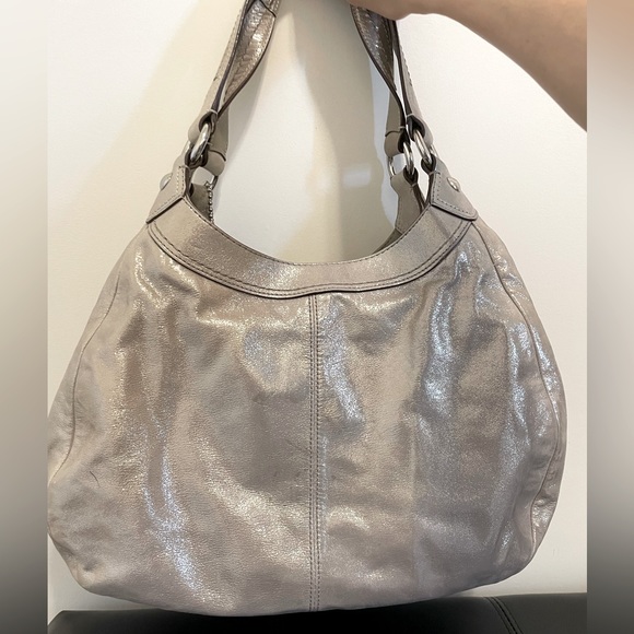 Coach Signature Bag - Picture 2 of 8